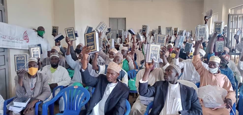 distributing-quran-books